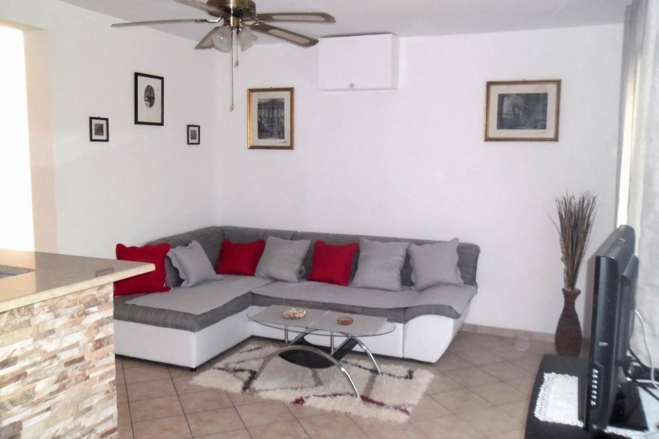 Apartments By The Sea Splitska, Brac - 2923 พอสติรา ภายนอก รูปภาพ